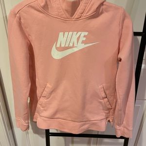 Nike girls pink hoodie.   Great condition.